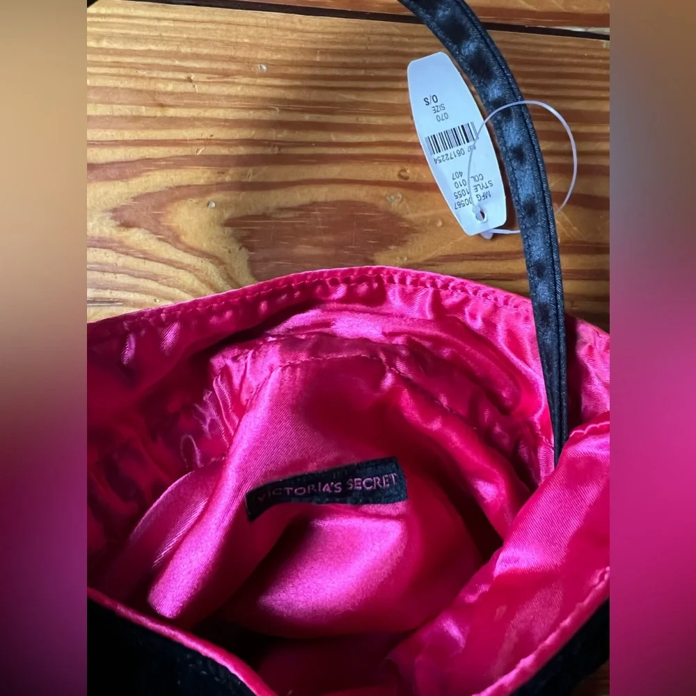 Victoria’s Secret Velvet with Rhinestones Conch Bag/Purse Brand New - Picture 6 of 6